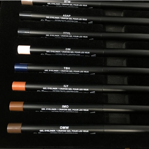 FASHIONNOVA Nova Beauty New Eye Collection Box w/ Mirror - 23 Piece Set - Picture 13 of 16